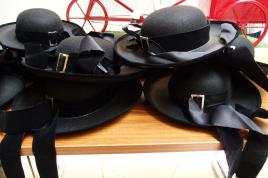 13022018 tas de chapeaux bretons