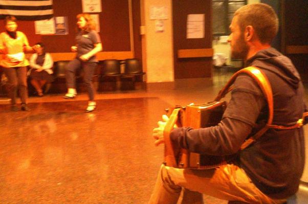 Cedric avec son accordeon 2