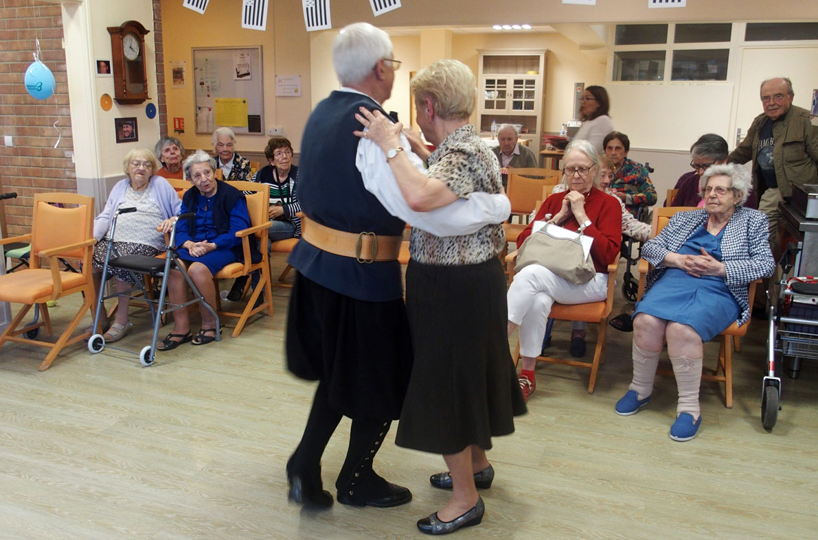 04102019- Polka piquée avec visiteuse de 91 ans