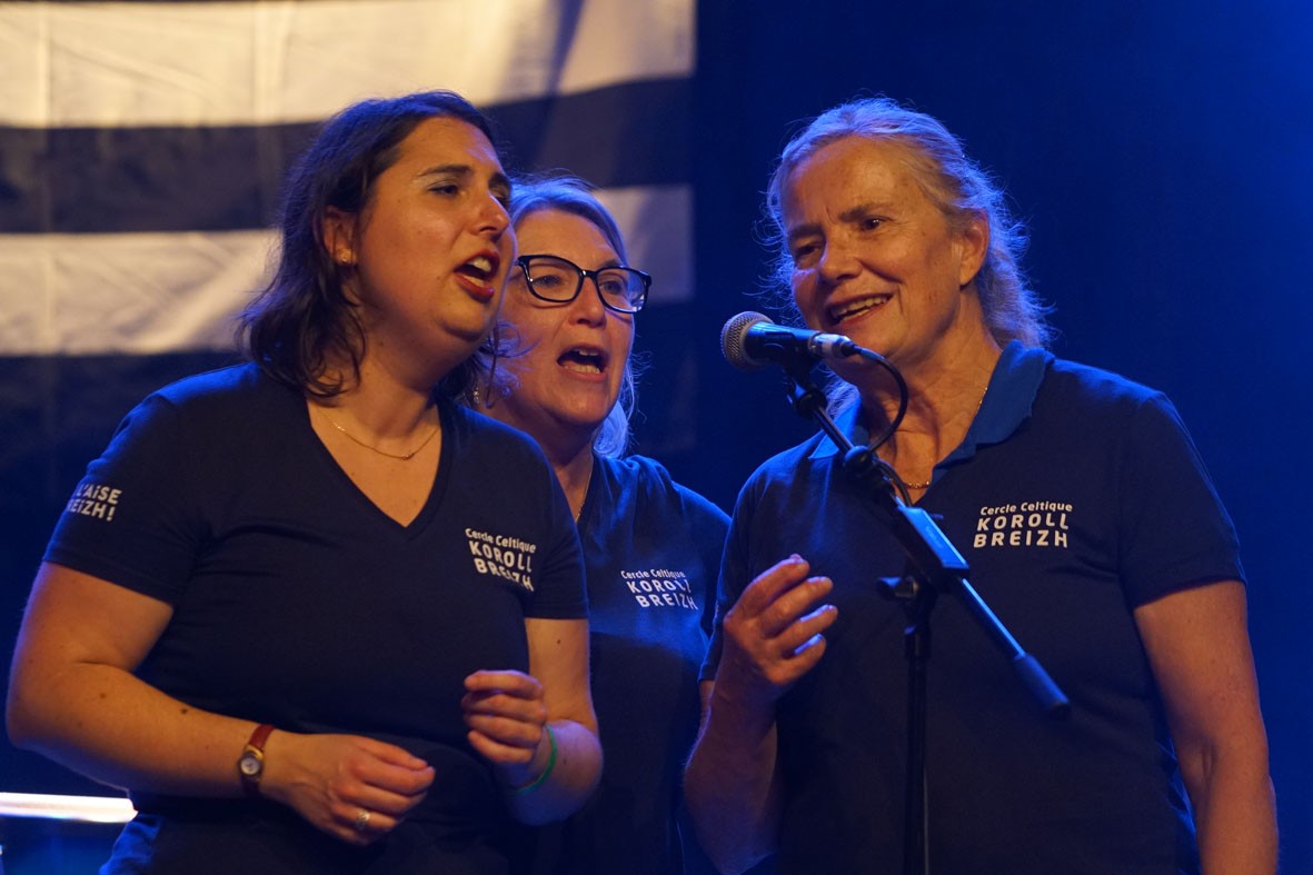 20231118 chanteuse durant le boeuf