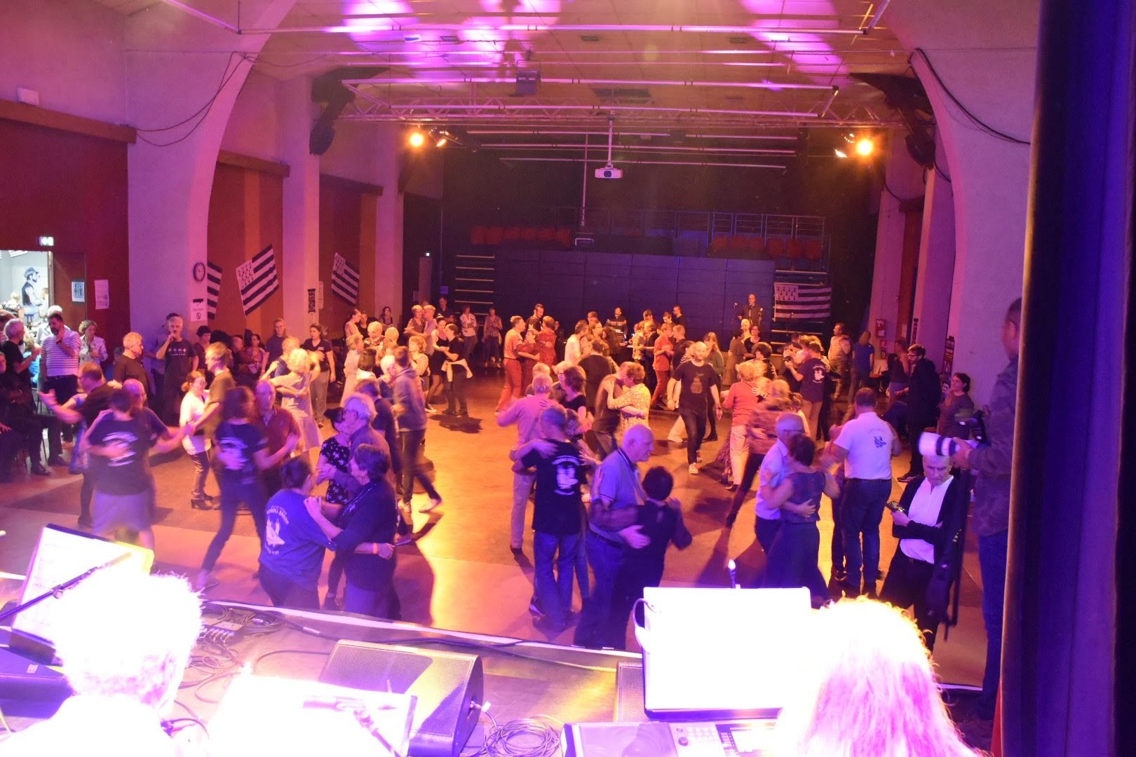 20231118 danseurs au fest noz