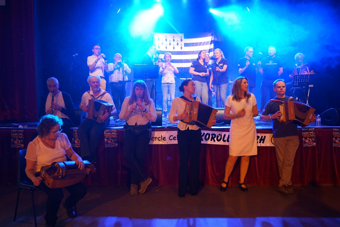 20231118 musiciens durant le boeuf 1