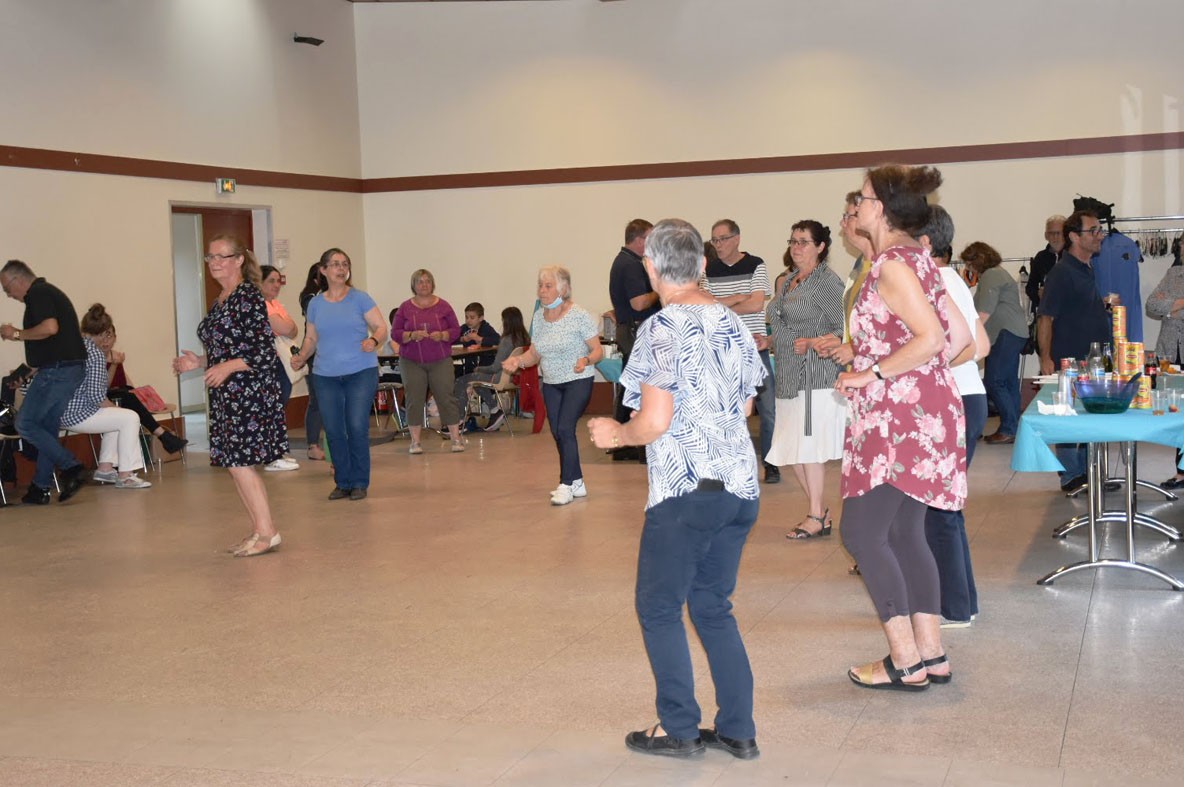 Danses en petit groupe avec  distance