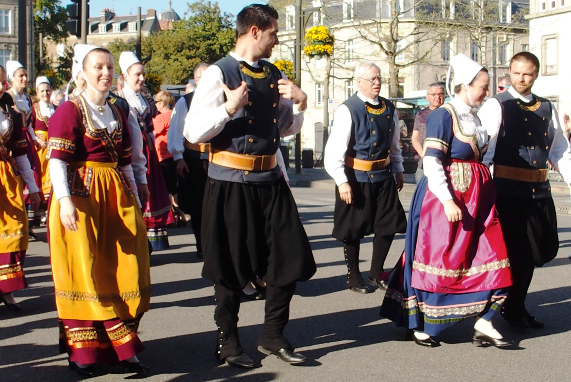 Groupe de Savigny au défilé du Tradi Deiz de Vannes
