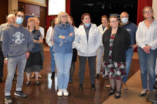 Devant des stagiaires attentifs 2